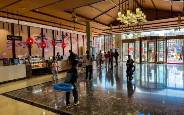 Tanghai Holiday Hotel