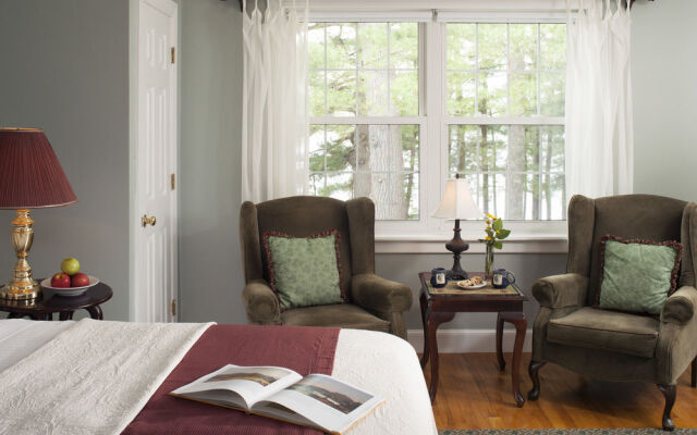 Wolf Cove Inn