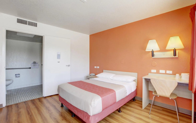 Motel 6 Corona, CA