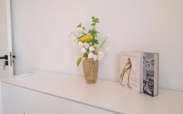 Tyms Elegant 4BR 2BA Apt in Xujiahui