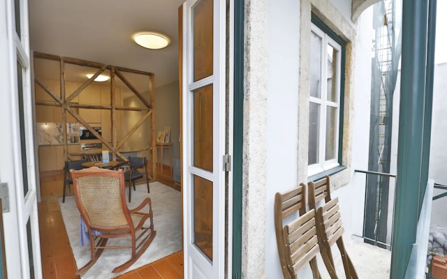 Rustic Flat at Lisbon's Heart