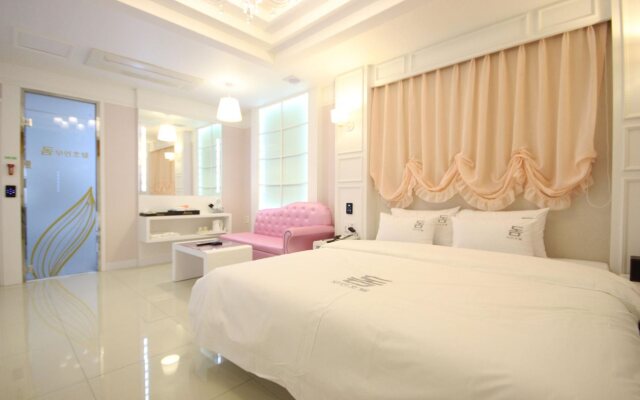 Dom Hotel