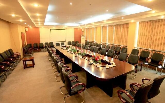 Sanhu Lake Holiday Hotel Xianning