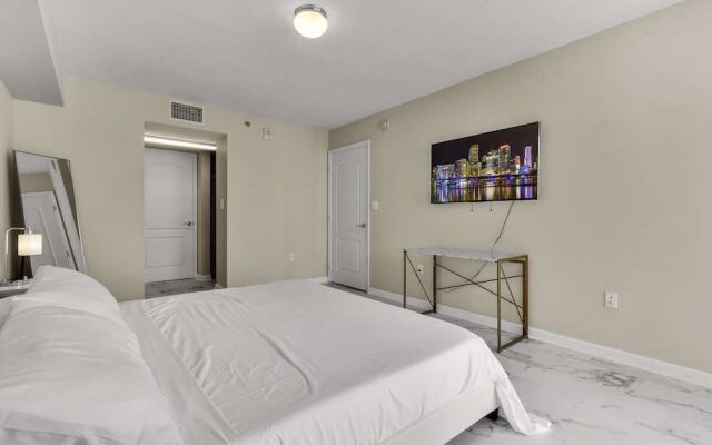 The Club at Brickell Bay Luxury Suites