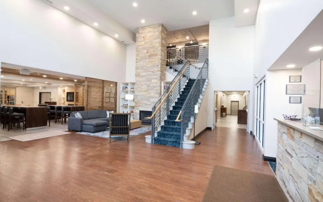 Country Inn & Suites State College