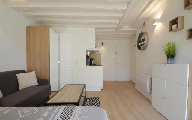 le petit France by sleepinfontainebleau