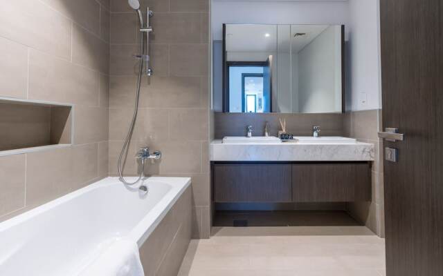 New! Luxurious Living Dubai Creek Balcony & View