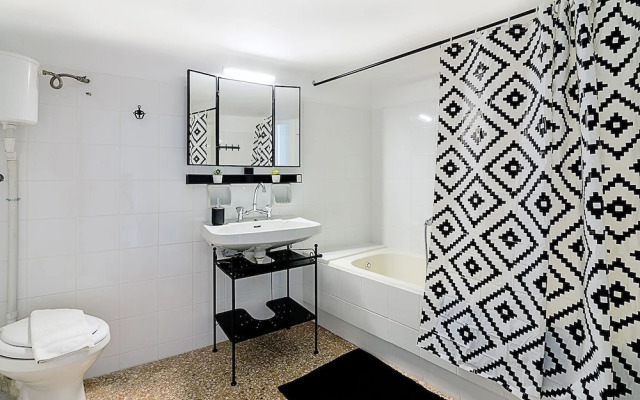Hippy Decorated 2 Bedrooms Apartment