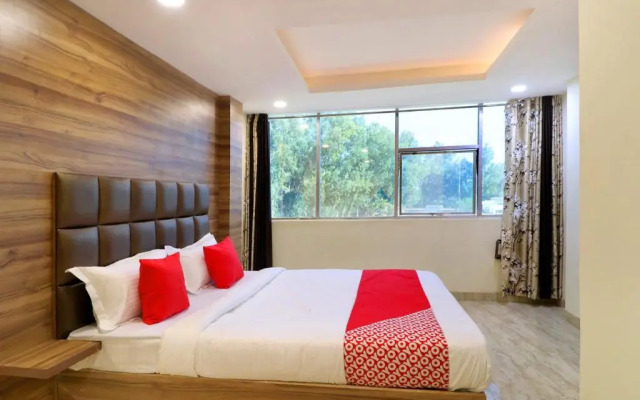 Oyo 24372 Hotel Cloud 9