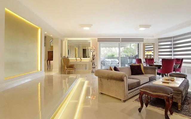 Royal Riviera Residence