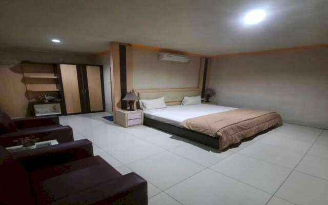 Collection O 93163 Hotel Grand Kartika