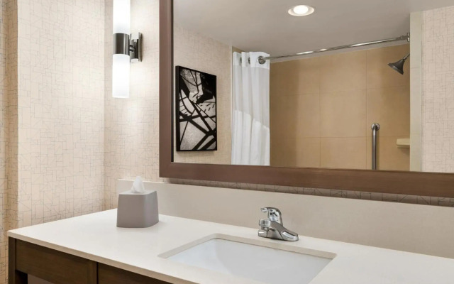 Holiday Inn Express Vancouver-Metrotown (Burnaby) by IHG