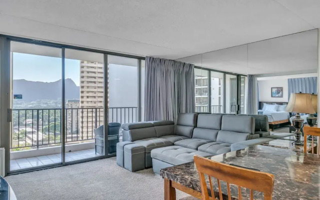 Excellent Diamond Head View Condo - Remodeled, Free Parking! by Koko Resort Vacation Rentals