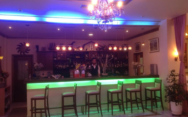 Hotel Kosta Famissi