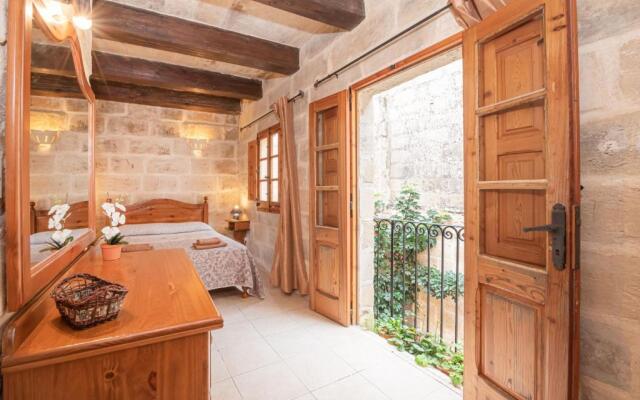 "3 Bedroom House of Character in Rabat Near Mdina"