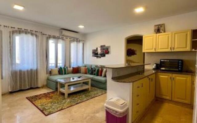 Amazing Pool And Lagoon View 2br Apartment