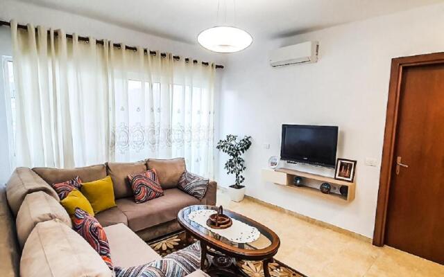 Cozy 1 Bedroom apartment near parks, cafes & restaurants
