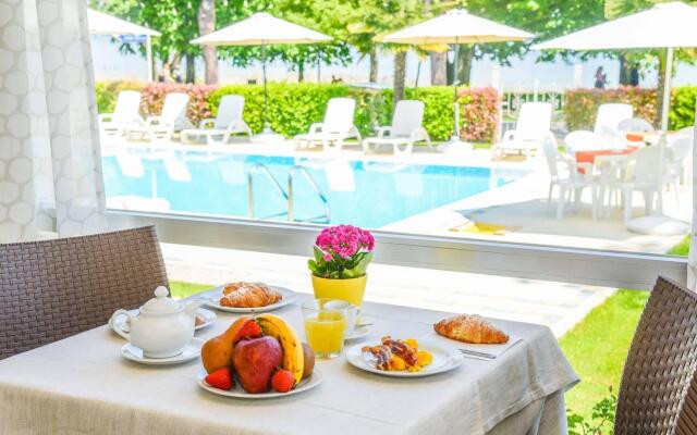Hi Hotels Sirmione - Lakeview Pool