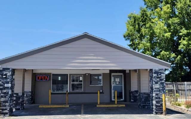 Budget Inn & Suites