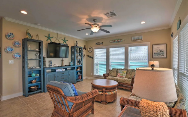 Ocean View & Grill: Crystal Beach Bungalow!