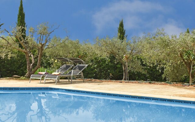 Luxurious Villa in Castillon-du-gard With Outdoor Kitchen