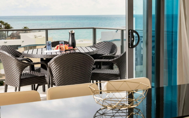 Ramada VetroBlu Scarborough Beach
