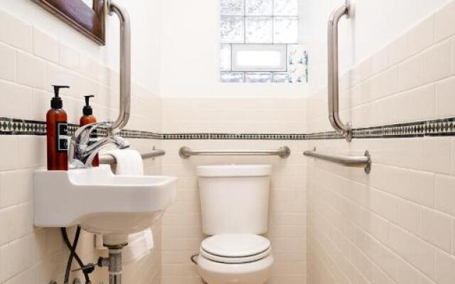 Lyndale Church Lodge