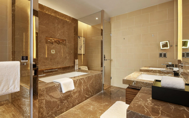 HUALUXE Ningbo Harbor City by IHG