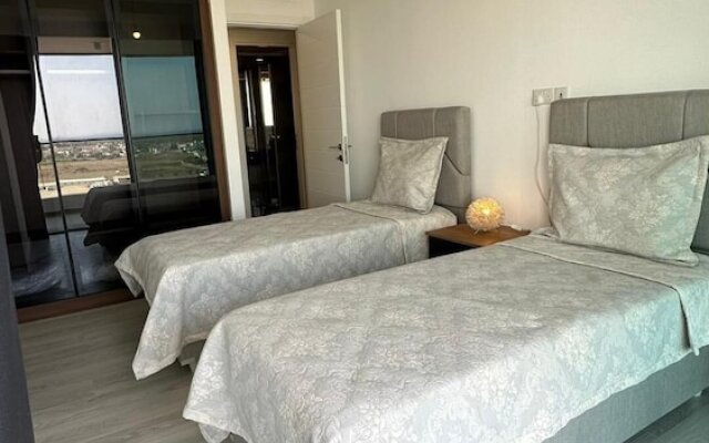 23 Grand Sapphire 2 Bedrooms 2 Shower, Pool, Beach