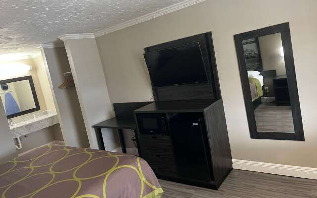 Super 8 by Wyndham Picayune