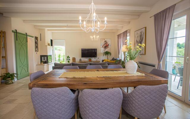 Vita 5 in Visnjan with 4 bedrooms and 4 bathrooms
