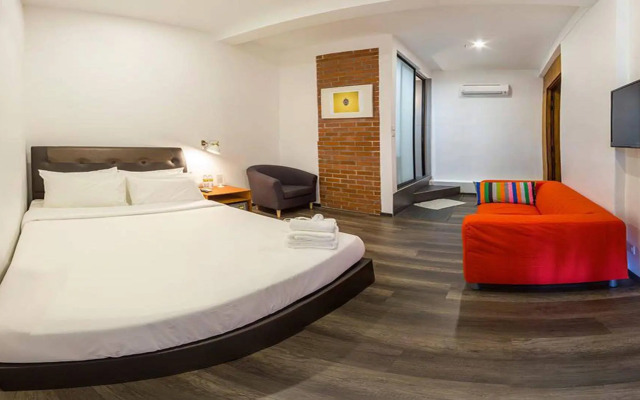 Roomies Suites