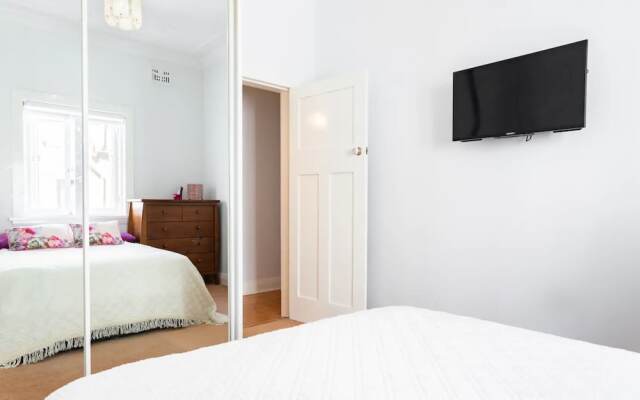 2 Bedroom Garden Apartment by Bondi Beach