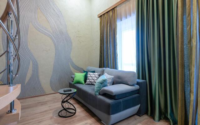 Пять звезд на Ленина 24