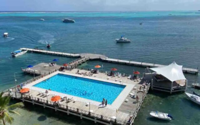 Apartamento con Vista al Mar en Sunrise
