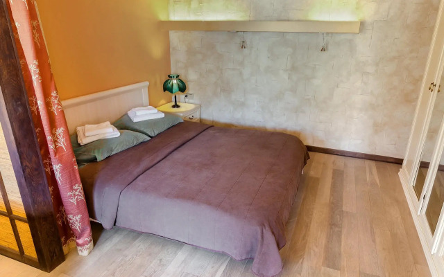 У церкви Святой Марии