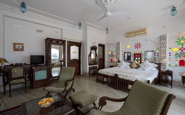 Hotel Raj Niwas
