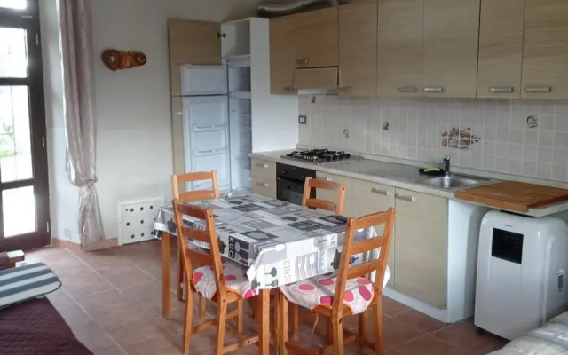 1-bed Apartment Sleeps 2 - Free Parking and Garden