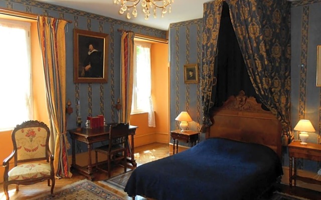 Chateau De Courbelimagne, Raulhac