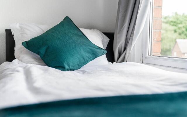 2 bed house/Edgbaston/Families/Contractors/Parking