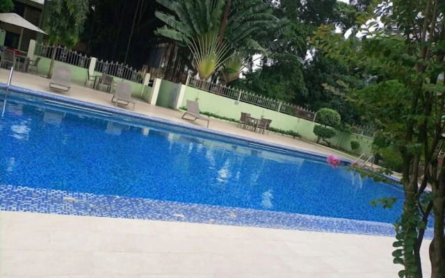 Colonades Hotel