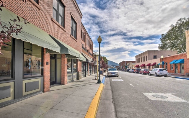 0660: Dtwn Salida Condo w/ Balcony