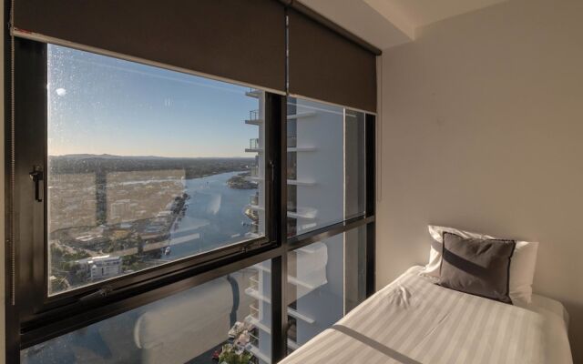 Circle on Cavill Luxury 2-Bedroom Ocean Views
