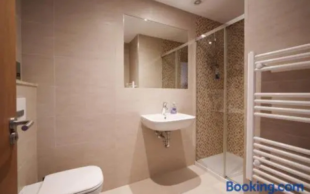 Westone Suite710-hosted by Sweetstay