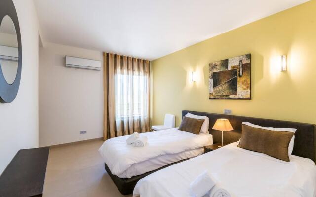 Captivating 2-bed Apartment in Praia da Luz
