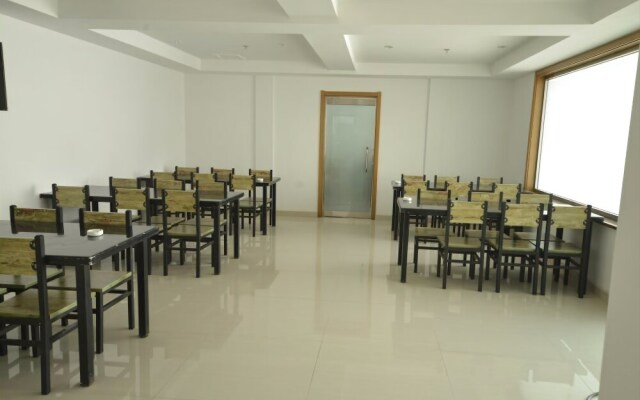 Vatica Tianjin Five Avenues Foreign College Hotel