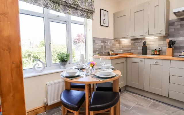 3 Rhyd Drive