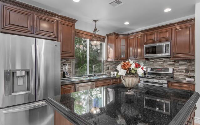 Aquarius of the Desert Six Bedroom House