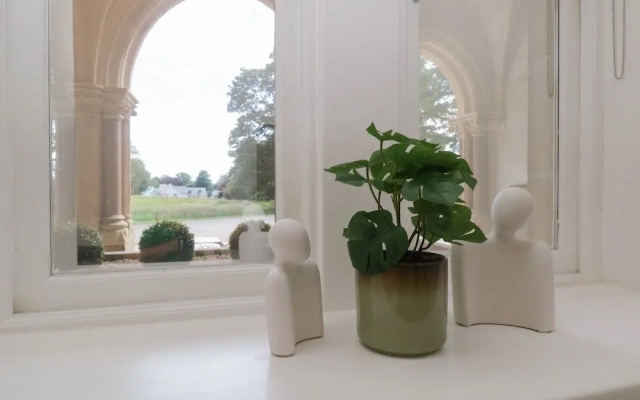 The Margaret Suite Stone Cross Mansion