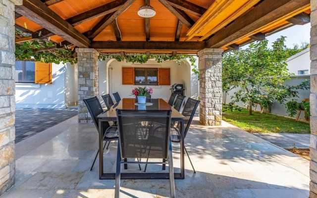 Amazing Home in Medulin With 3 Bedrooms and Wifi